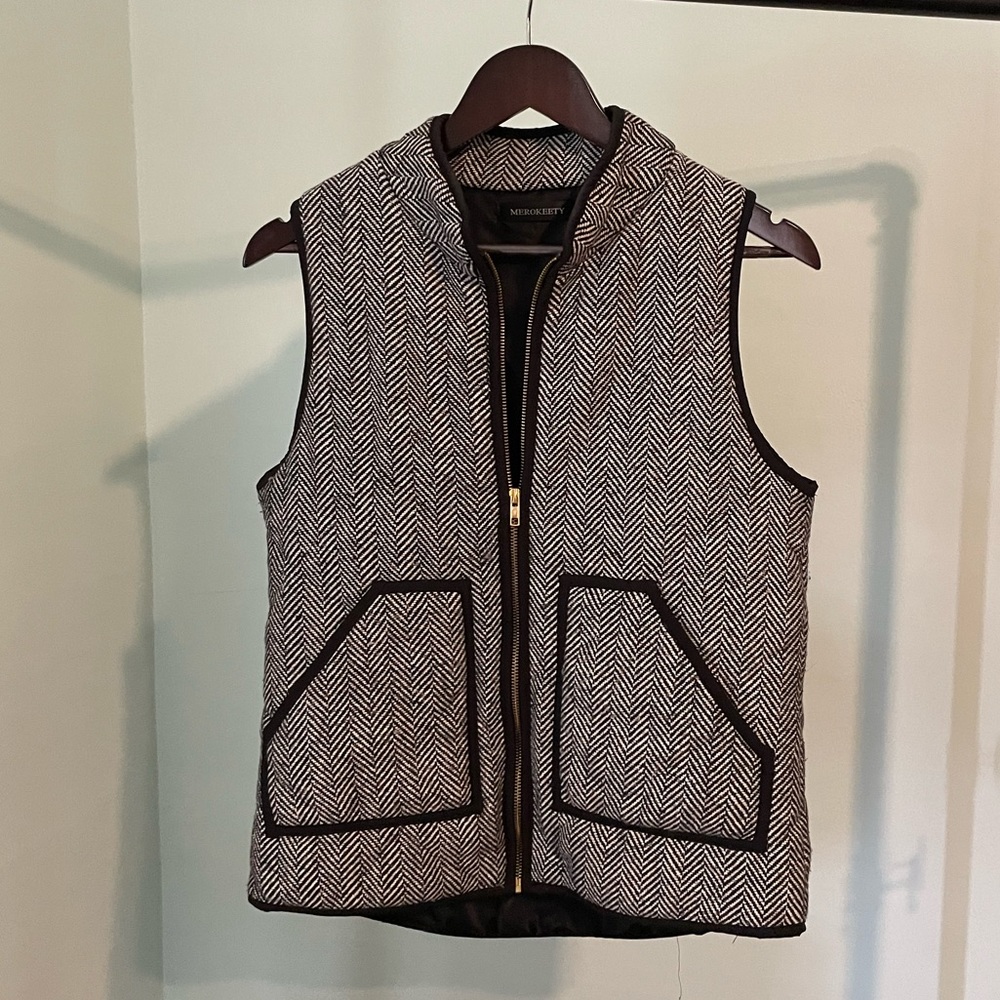 Ladies Basic Fall Black and White Vest